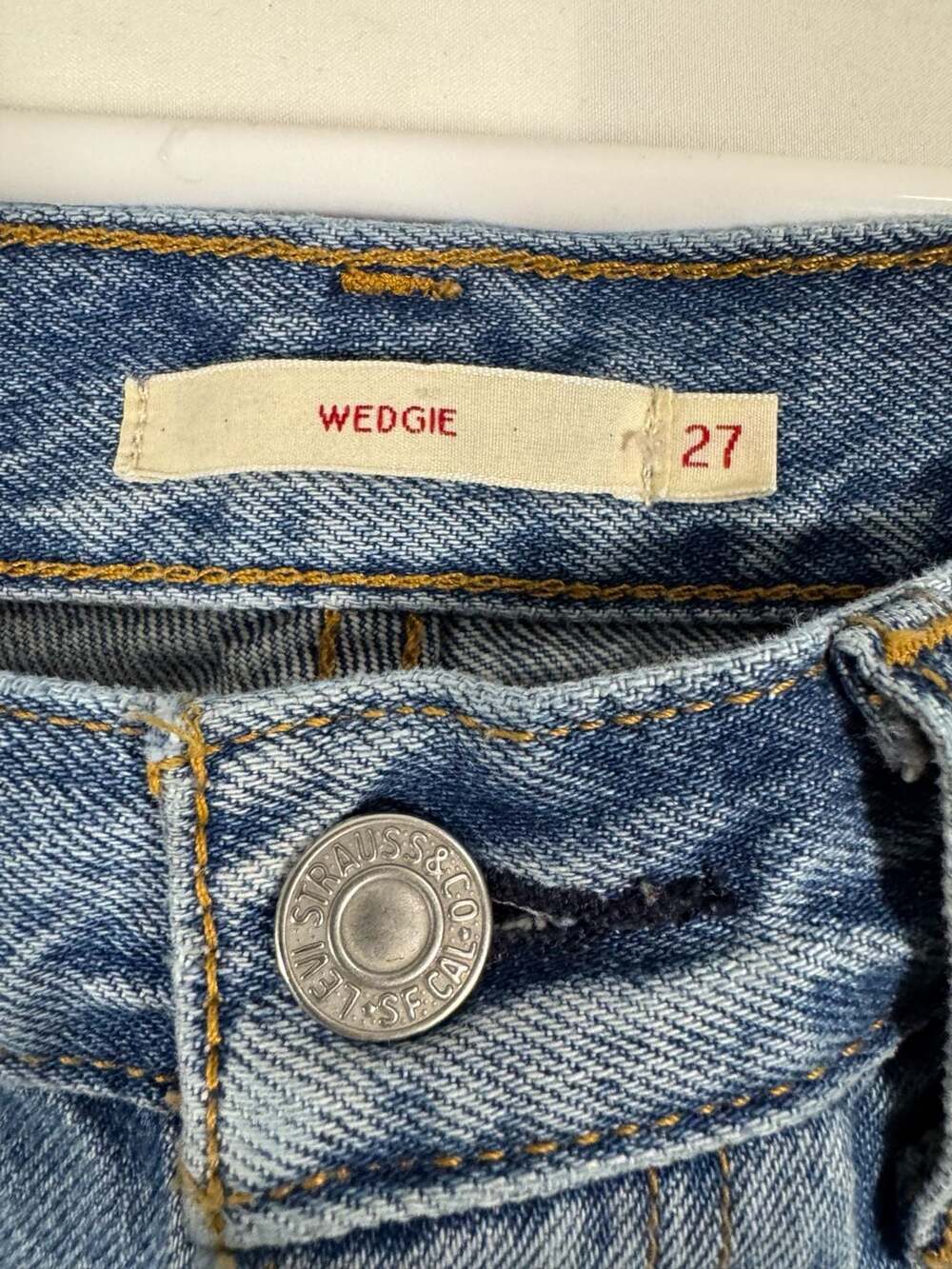 Levi's Premium Wedgie High Rise Tapered Jeans in Light Wash - Women's Size 27 - Picture 3 of 11